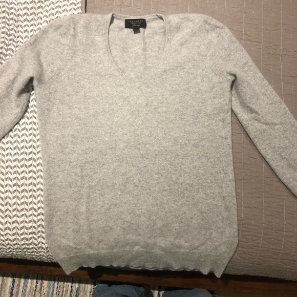 100 % Cashmere sweater, sized medium but fits small, grey - Picture 2 of 3